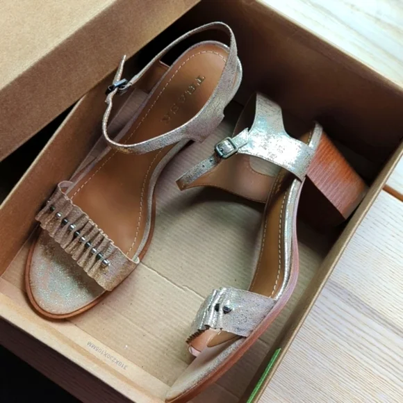 🆕🌿TRASK GOLD SANDALS🌿 - Picture 4 of 8